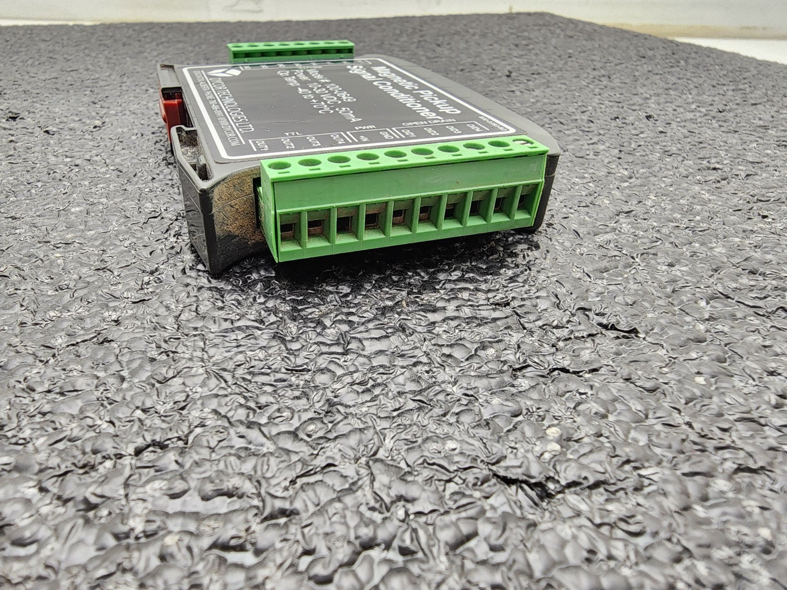 Dycor Magnetic Pickup Signal Conditioner 100-0649 10-30VDC 4 Channel DIN Rail