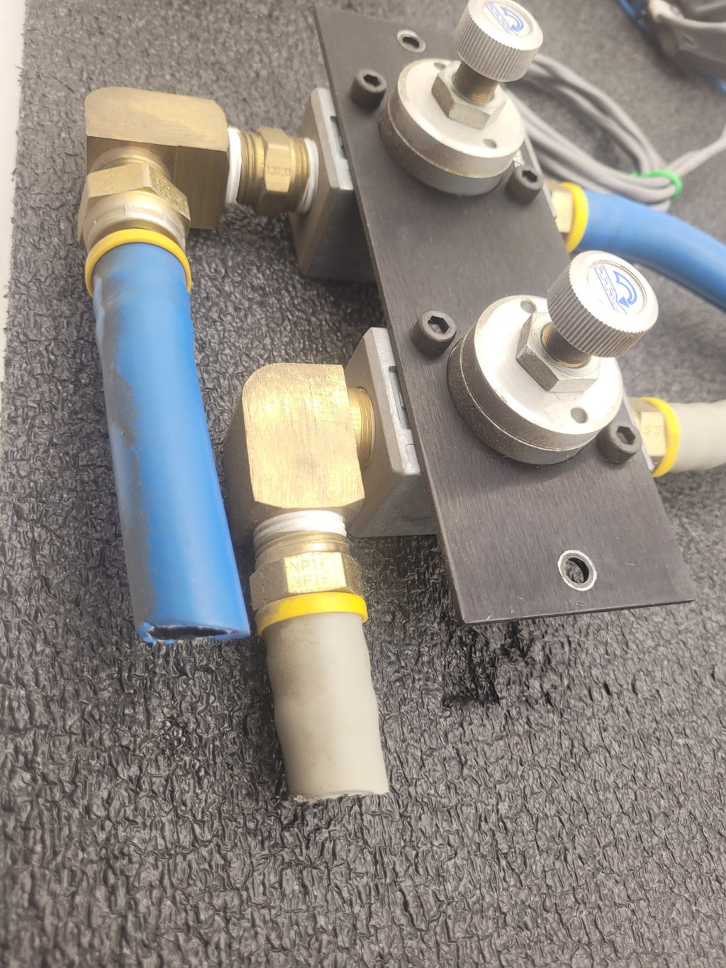 2x NORGREN  K81FA00KV3KV32W2 24VDC Dual Soleoid Valve 150 PSIG w/ 2 Regulators