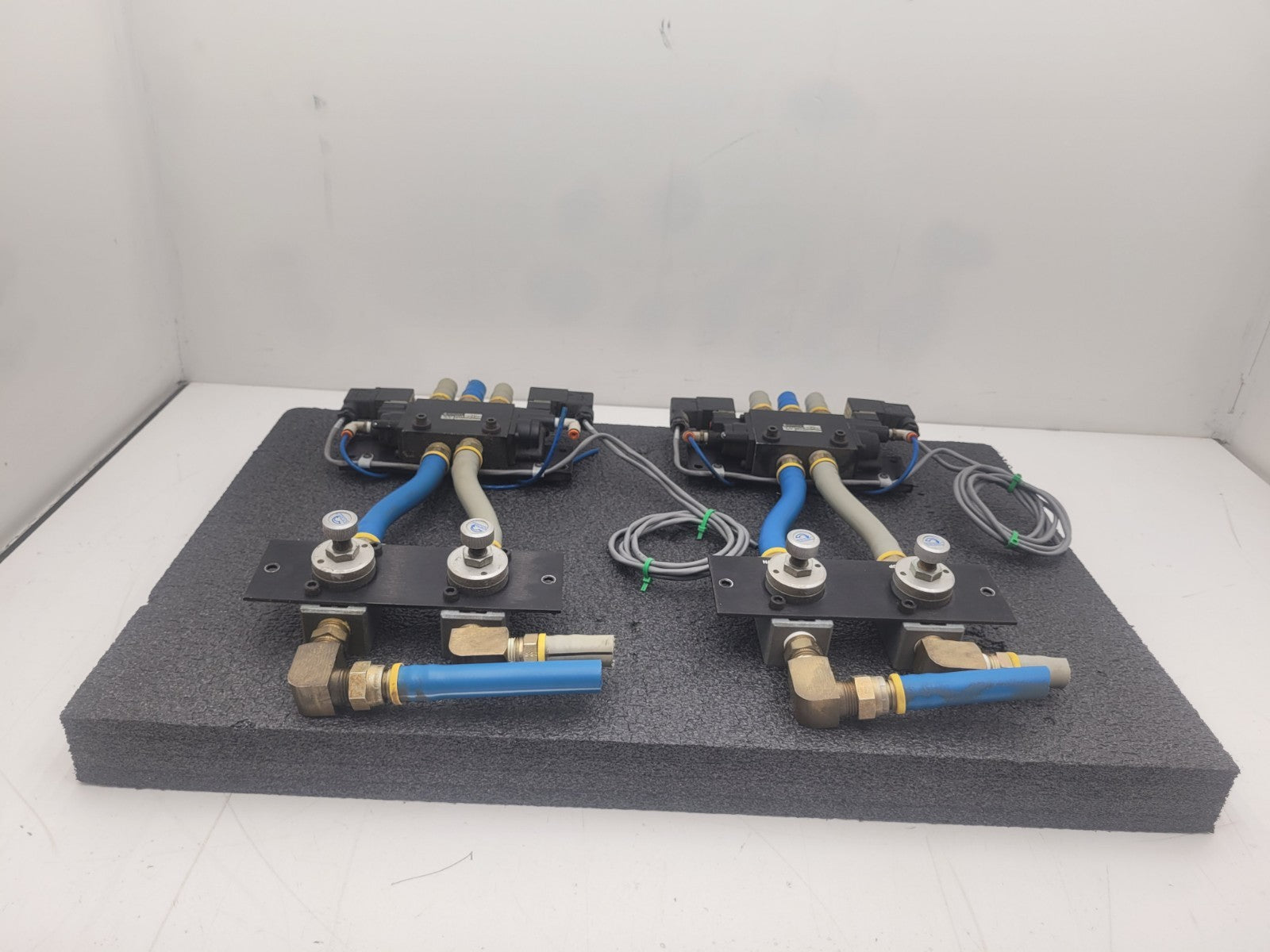 2x NORGREN  K81FA00KV3KV32W2 24VDC Dual Soleoid Valve 150 PSIG w/ 2 Regulators