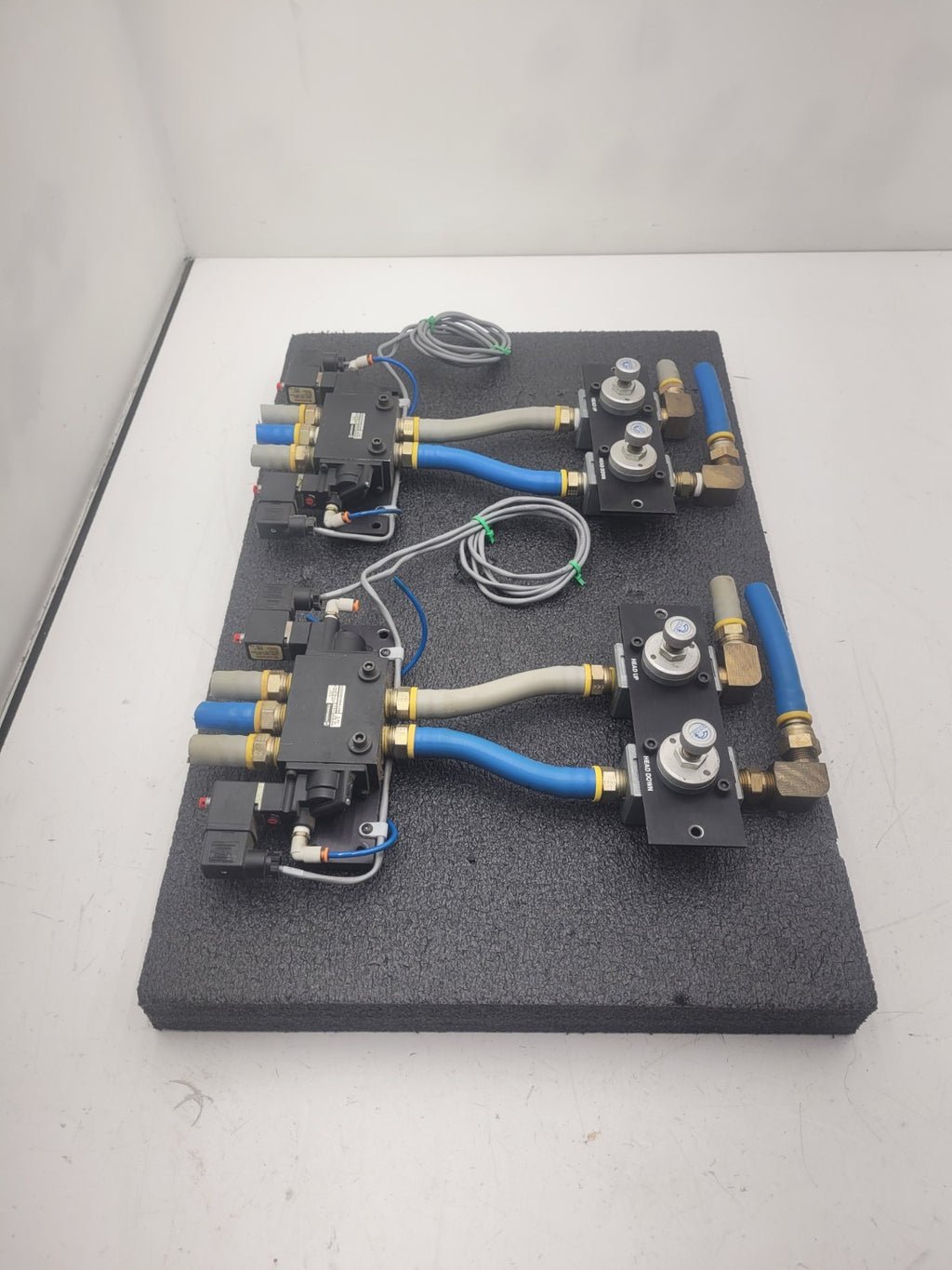 2x NORGREN  K81FA00KV3KV32W2 24VDC Dual Soleoid Valve 150 PSIG w/ 2 Regulators