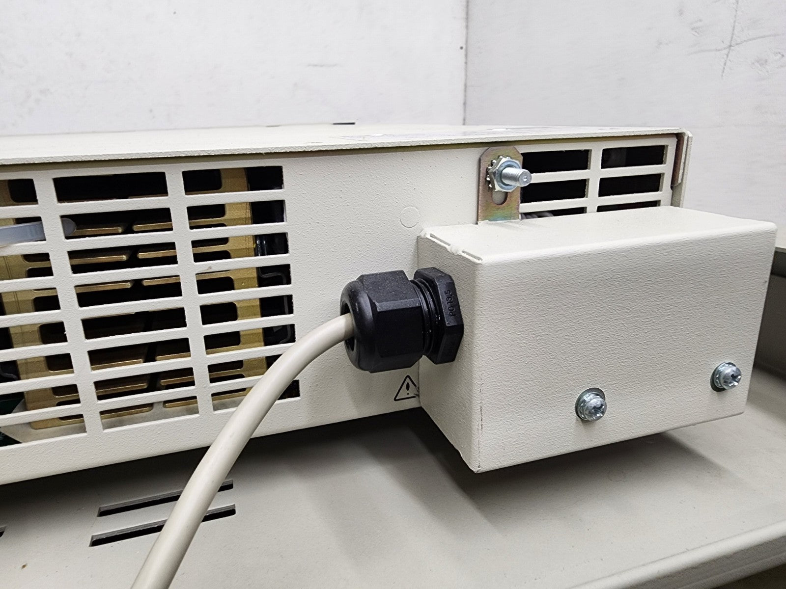 Elgar ContinuousWave CW CW801M 0-270VAC 6A 45-500Hz 1PH Output AC Power Source