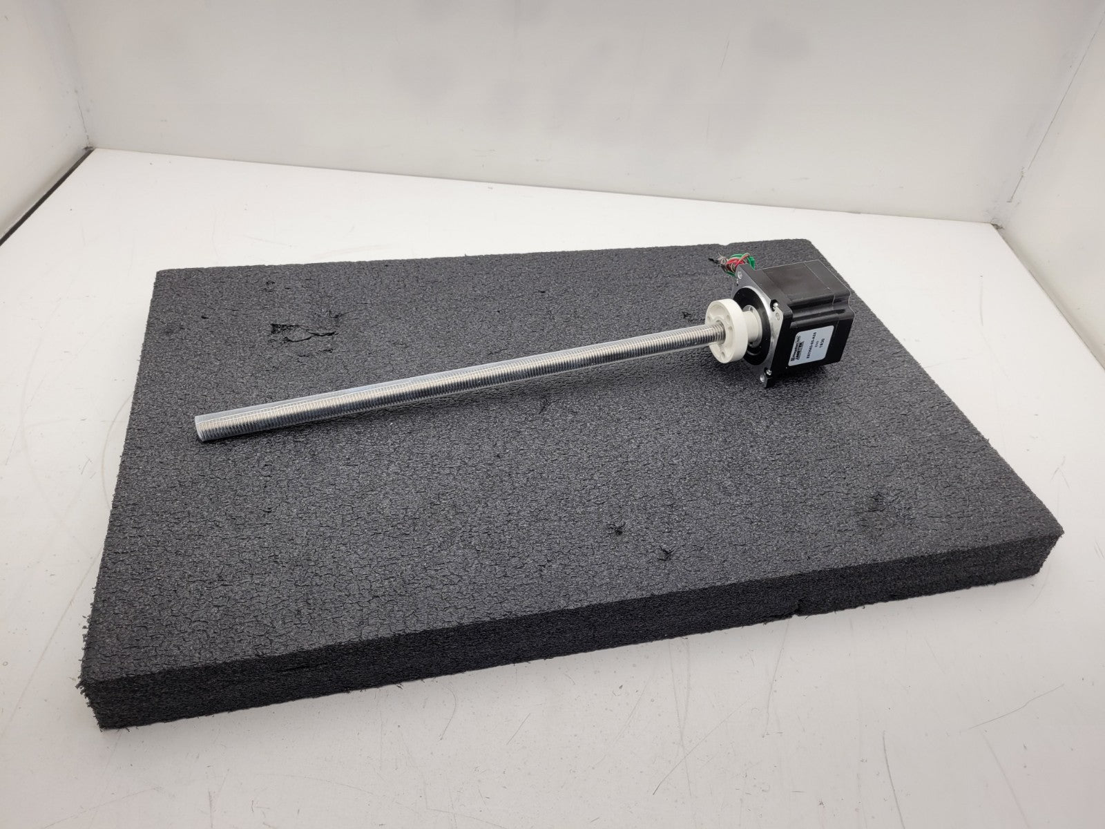 NEW Haydon Ametek  E87H43-05-A28 Lead Screw Stepper Motor Actuator NEMA34 18"L