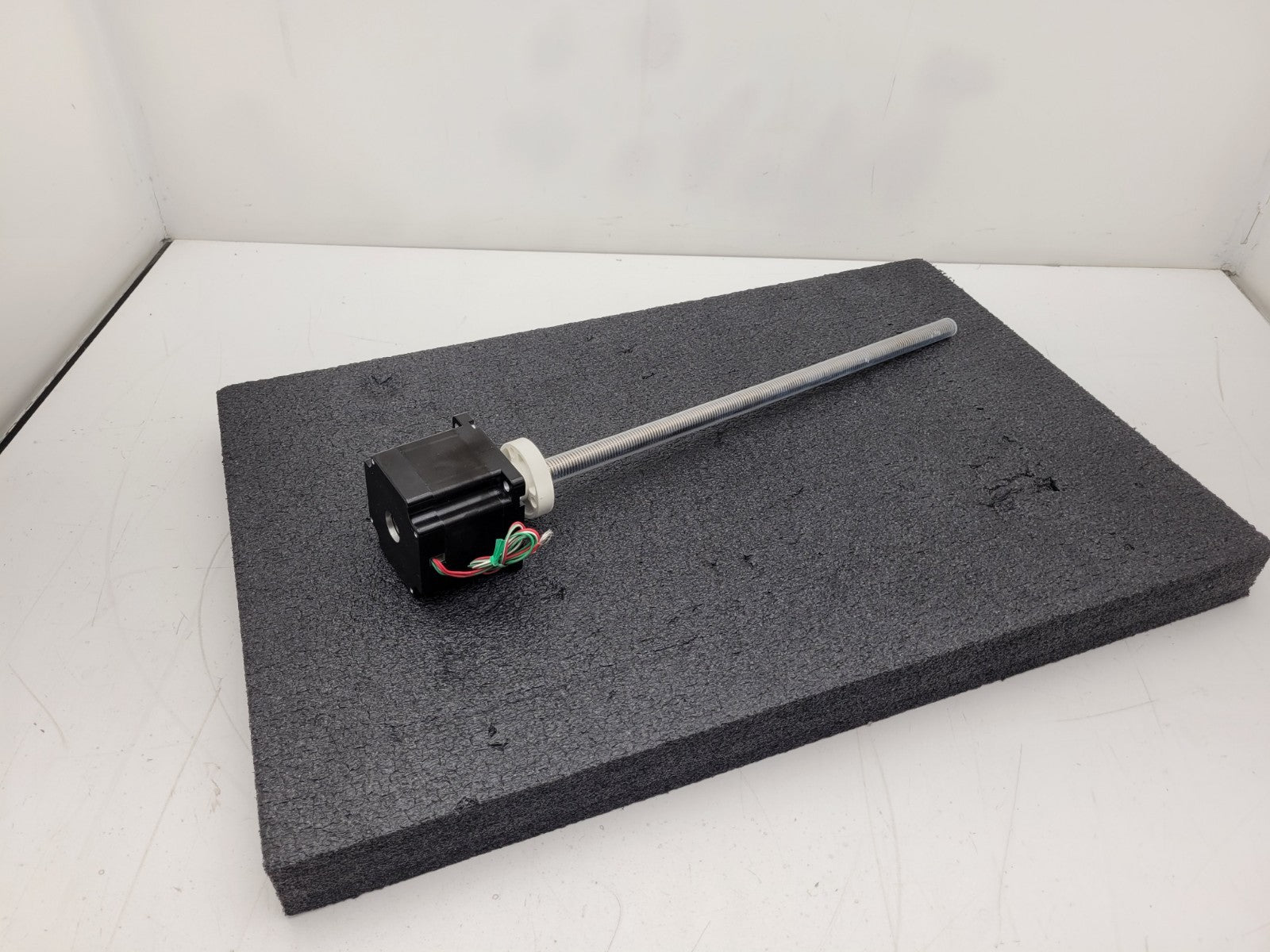 NEW Haydon Ametek  E87H43-05-A28 Lead Screw Stepper Motor Actuator NEMA34 18"L