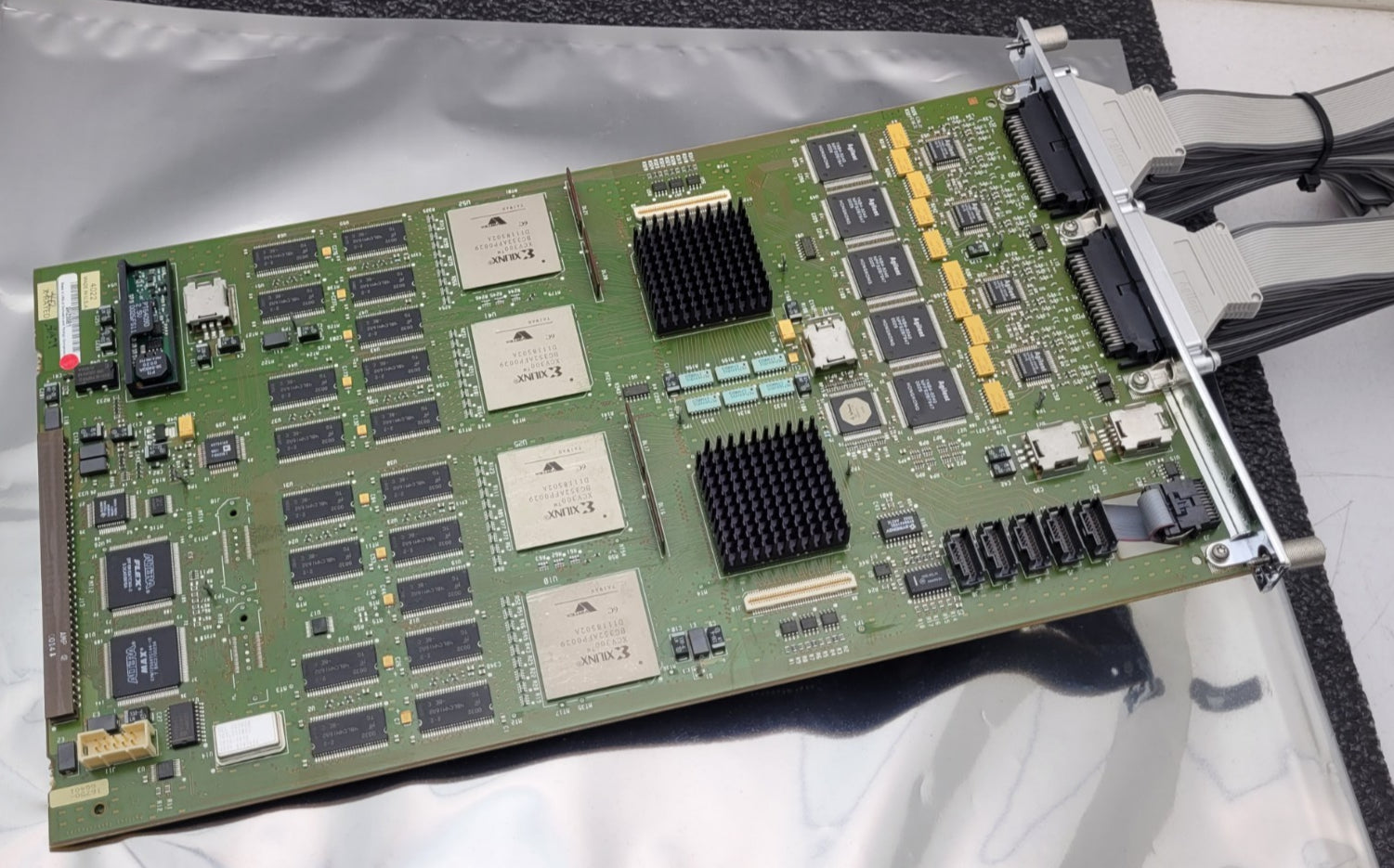 AGILENT 16750A 400MHz STATE / 2GHz TIMING ZOOM 4MSa ANALYZER with Cables