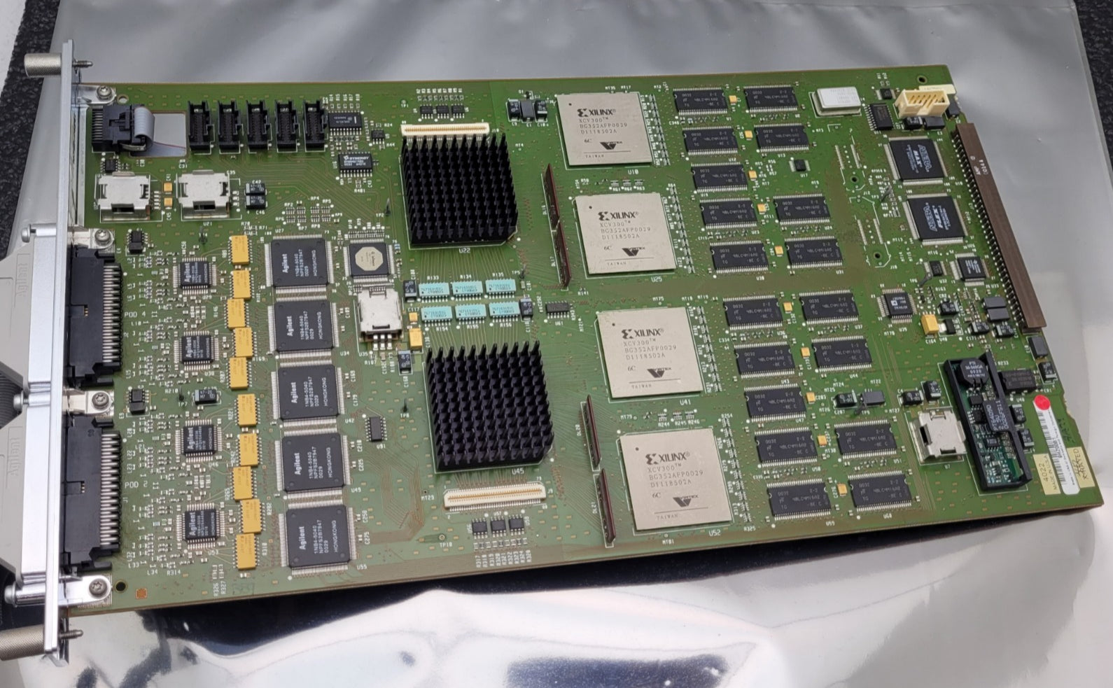 AGILENT 16750A 400MHz STATE / 2GHz TIMING ZOOM 4MSa ANALYZER with Cables