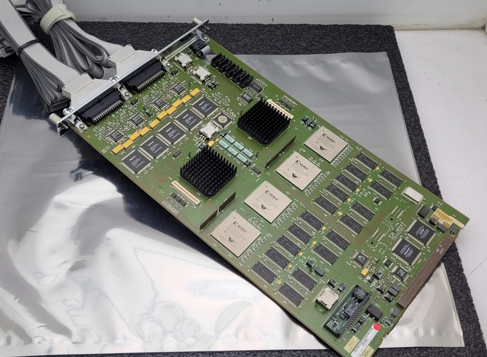 AGILENT 16750A 400MHz STATE / 2GHz TIMING ZOOM 4MSa ANALYZER with Cables