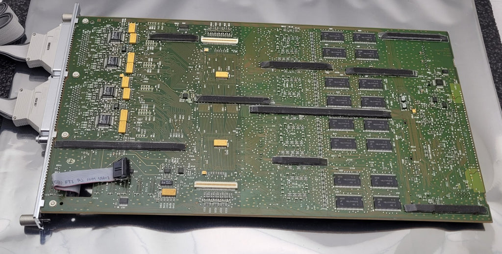 AGILENT 16750A 400MHz STATE / 2GHz TIMING ZOOM 4MSa ANALYZER with Cables