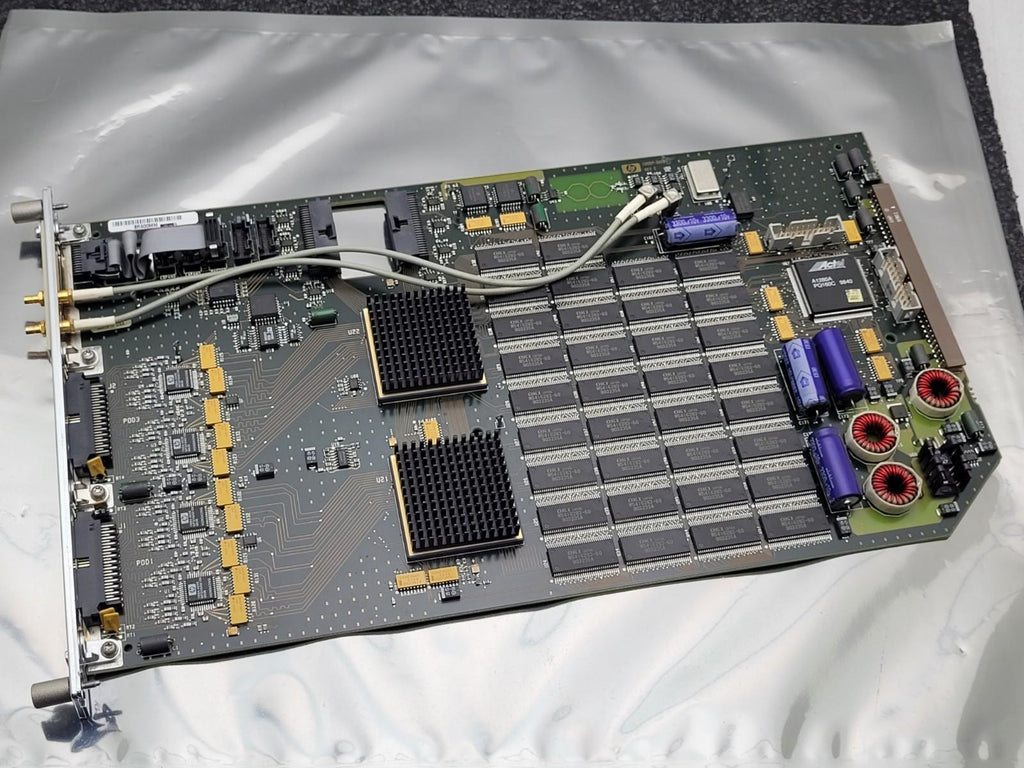 HP Agilent 16557D Logic Analyzer Timing 2MSa 135/500MHz Board Assembly w/ Cables