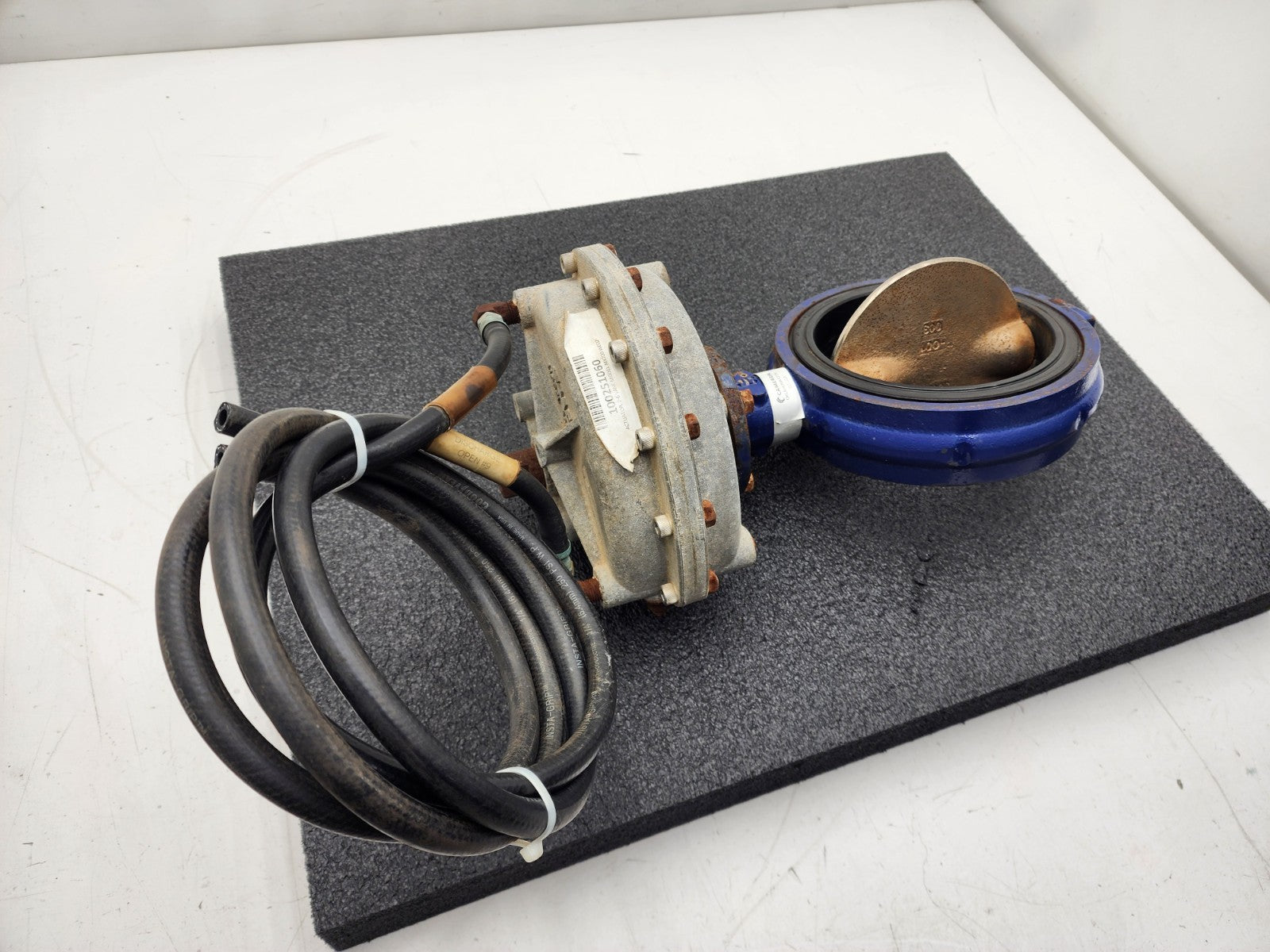 Cameron Butterfly Valve MX200 WECO 6" SP WFR NED FMC Pneumatic Opener Model 200