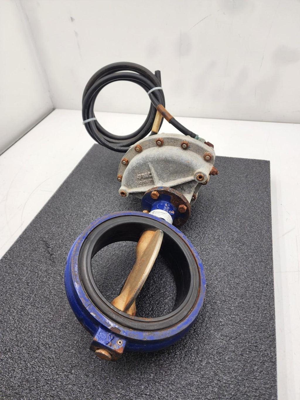 Cameron Butterfly Valve MX200 WECO 6" SP WFR NED FMC Pneumatic Opener Model 200