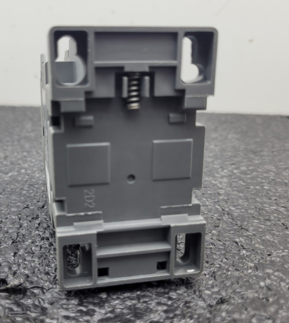 Lot of 14 LS Contacter 690v 22A 12A 9A + MT-32 32A/2H Thermal Overload Relay