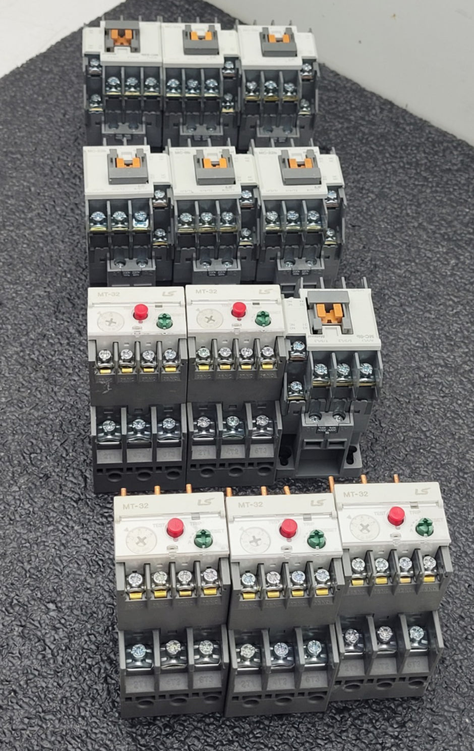 Lot of 14 LS Contacter 690v 22A 12A 9A + MT-32 32A/2H Thermal Overload Relay