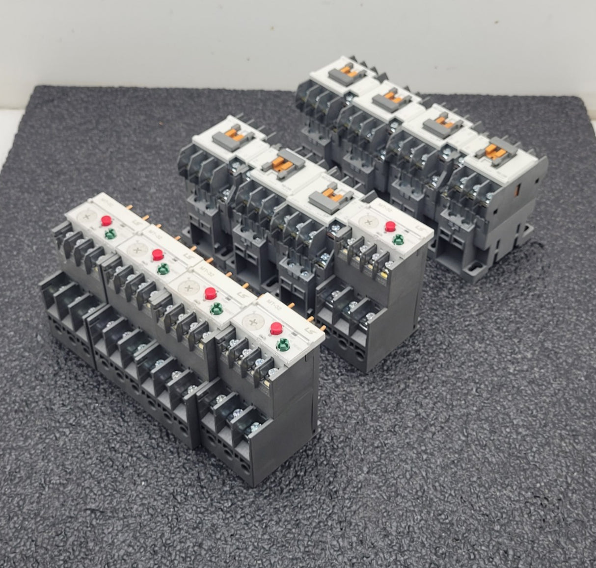 Lot of 14 LS Contacter 690v 22A 12A 9A + MT-32 32A/2H Thermal Overload Relay