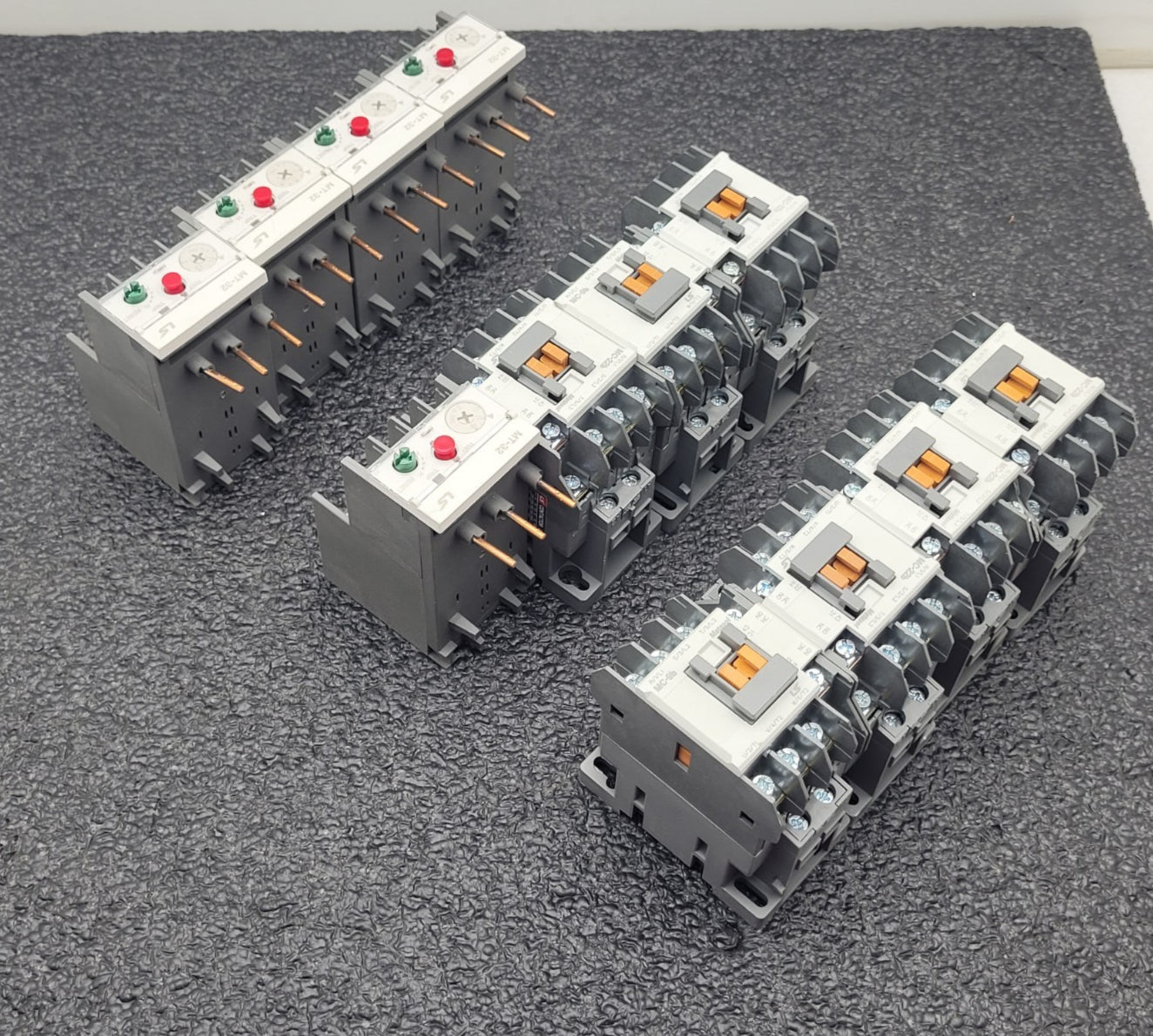 Lot of 14 LS Contacter 690v 22A 12A 9A + MT-32 32A/2H Thermal Overload Relay