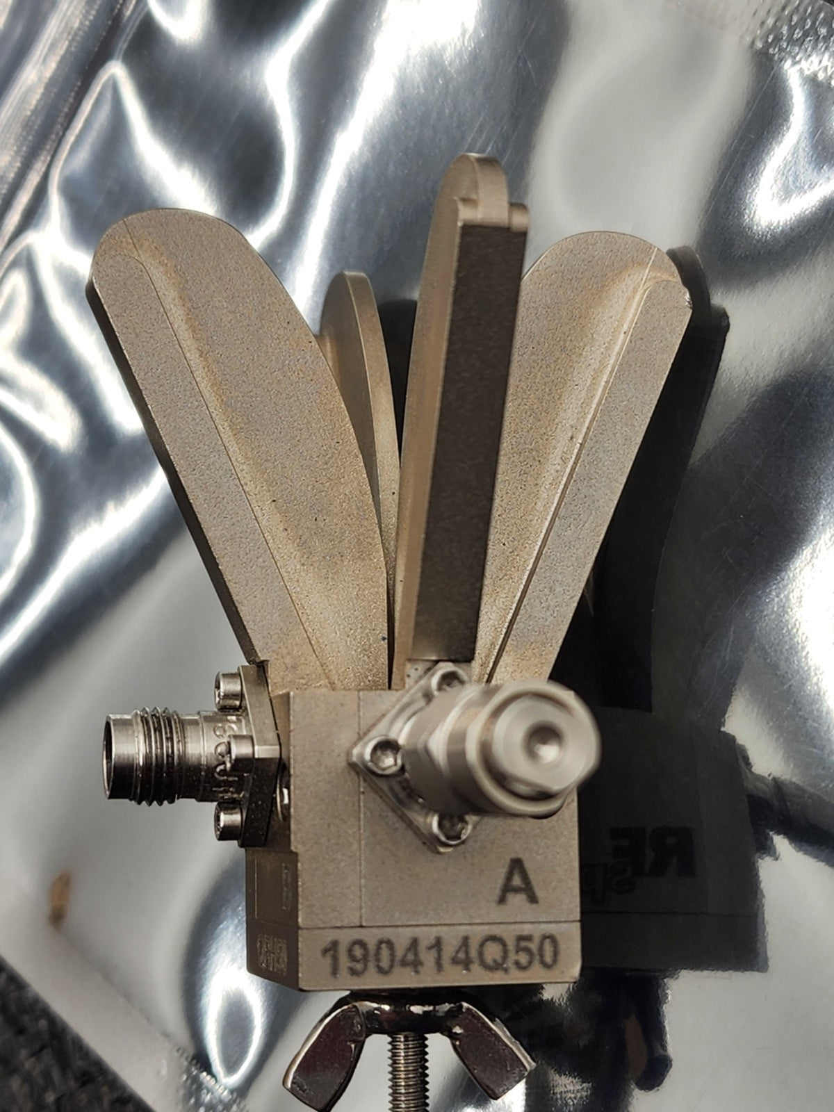 RFspin QRH50 Quad-Ridged Horn Antenna 5-50 GHz 2.40mm Connector 5/10W 50Ω 3–14dB