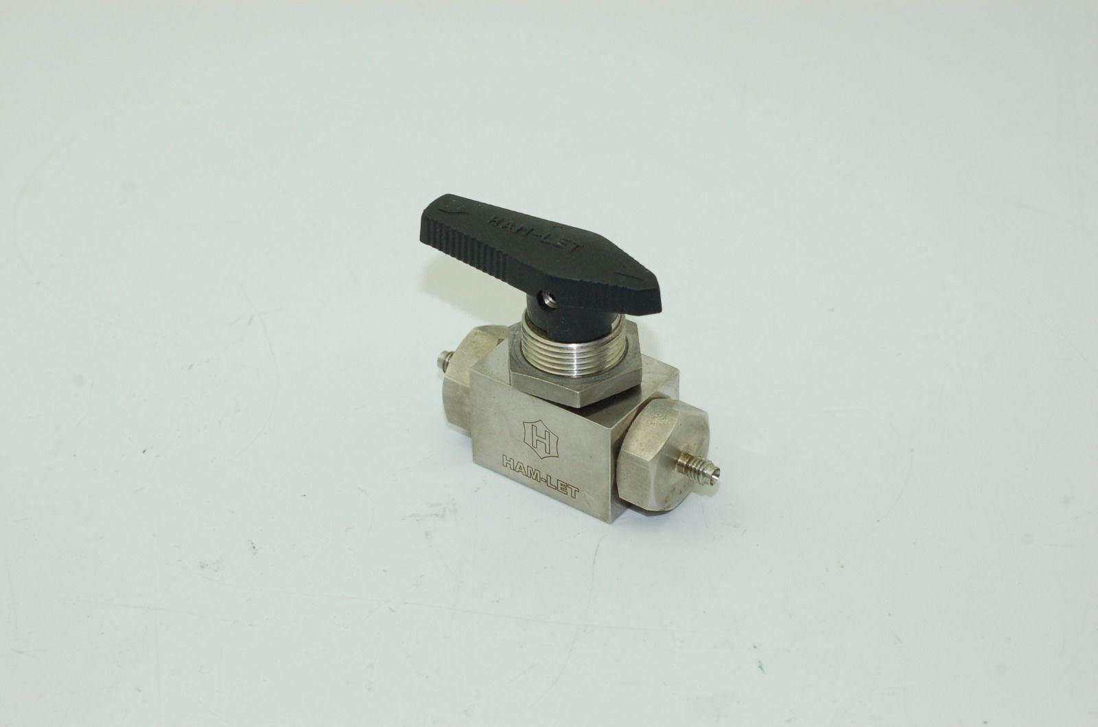 HAM-LET H6800SSL1/16RCSS Ball Valve 6000 PSI H6800 Series 1/16" Let-Lok Fitting