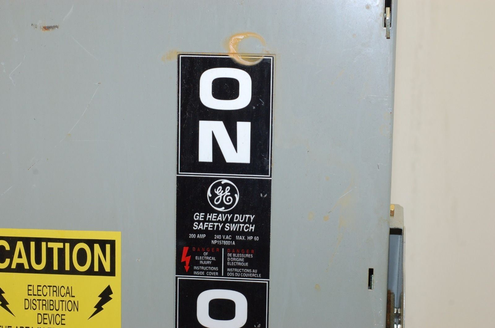 GE General Electric TH4324 Safety Switch, 240VAC/250VDC, 1PH/3PH, 200A