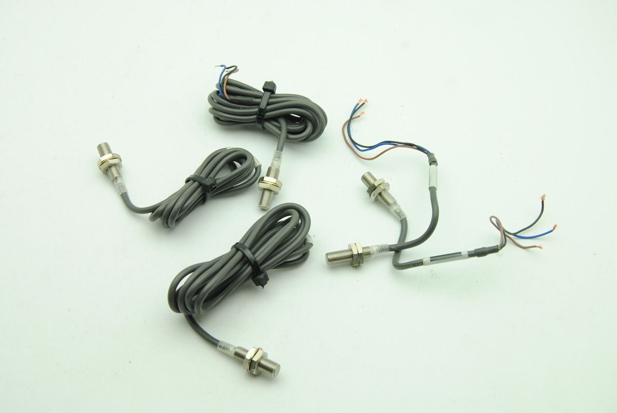 Omron E2E-X1R5E2 Proximity Sensor, 12-24VDC - Lot of 5