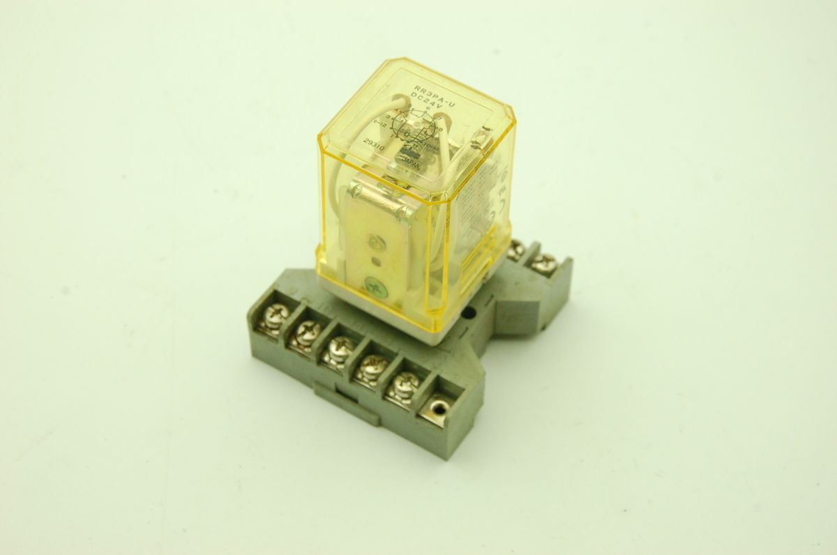 Idec RR3PA-U DC 24V Relay W/ SR3P-06 Socket Lot of 2