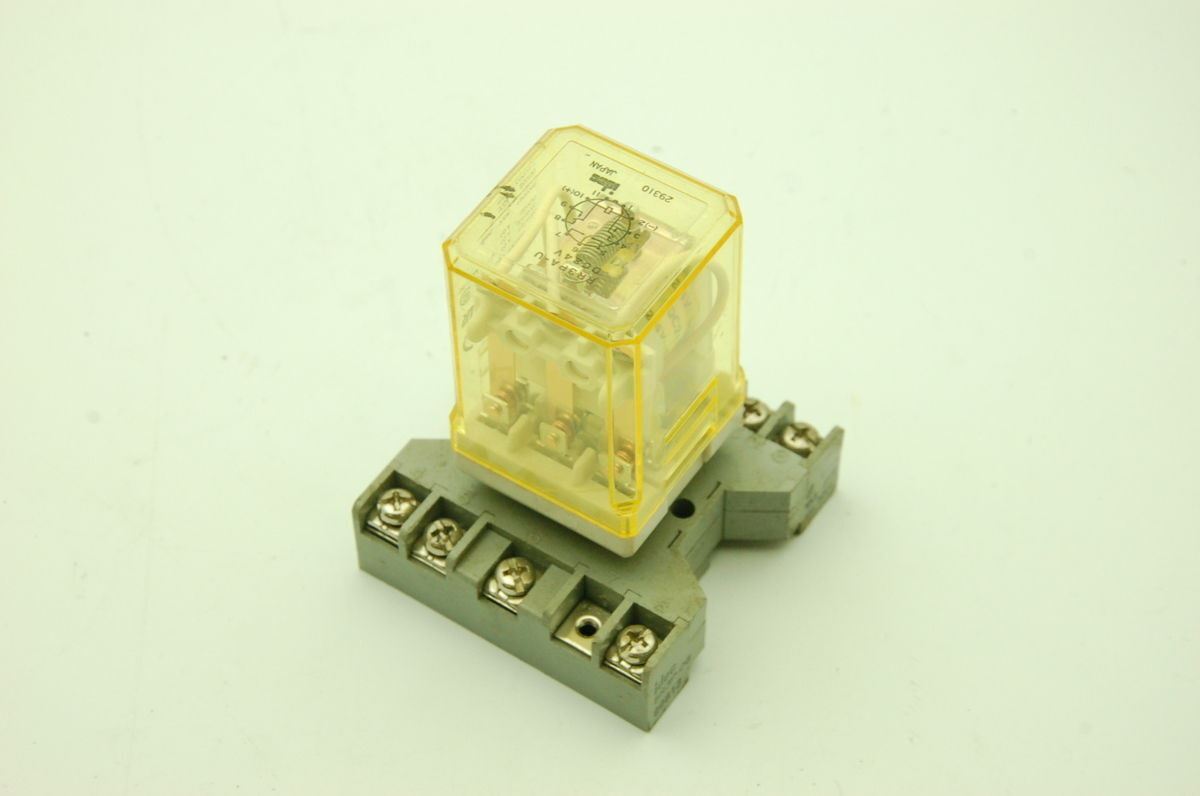 Idec RR3PA-U DC 24V Relay W/ SR3P-06 Socket Lot of 2