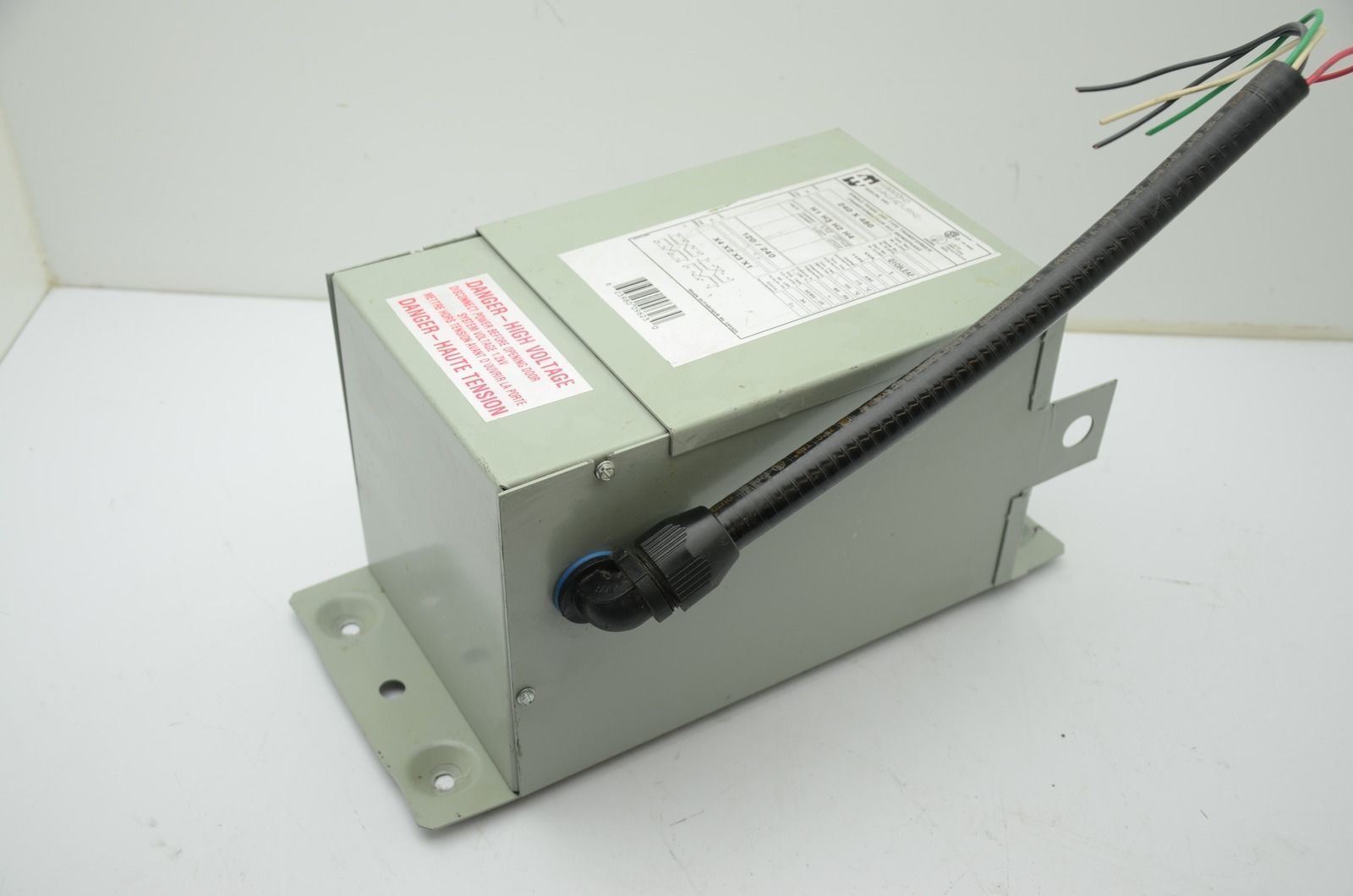 Hammond Manufacturing Q1C0LEAF 1 kVA Transformer, 240 x 480, Single Phase