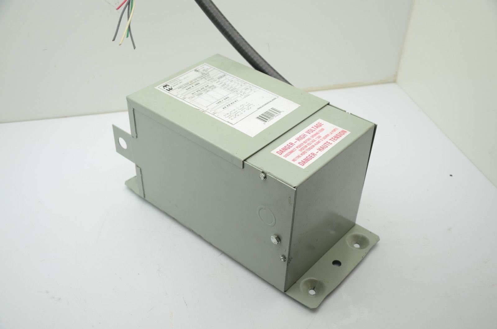 Hammond Manufacturing Q1C0LEAF 1 kVA Transformer, 240 x 480, Single Phase