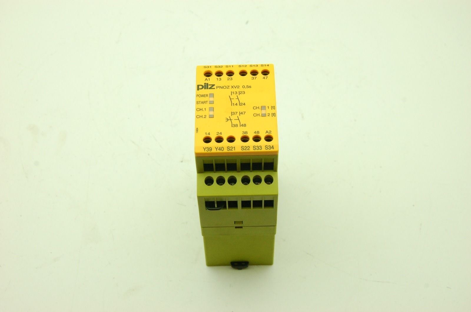Pliz PNOZ XV2 Safety Relay 0.5/24VDC  2 N/O Contacts