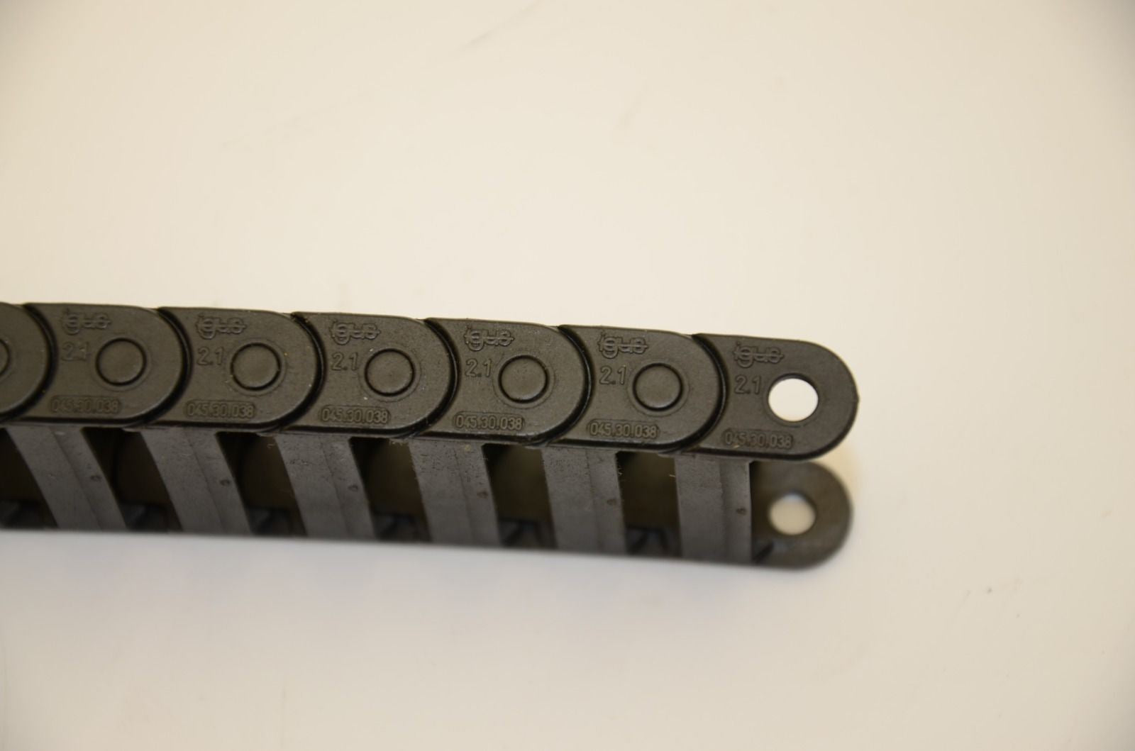 Igus Cable Carrier 045.30.038, 30mm x 10mm ID, 400mmL