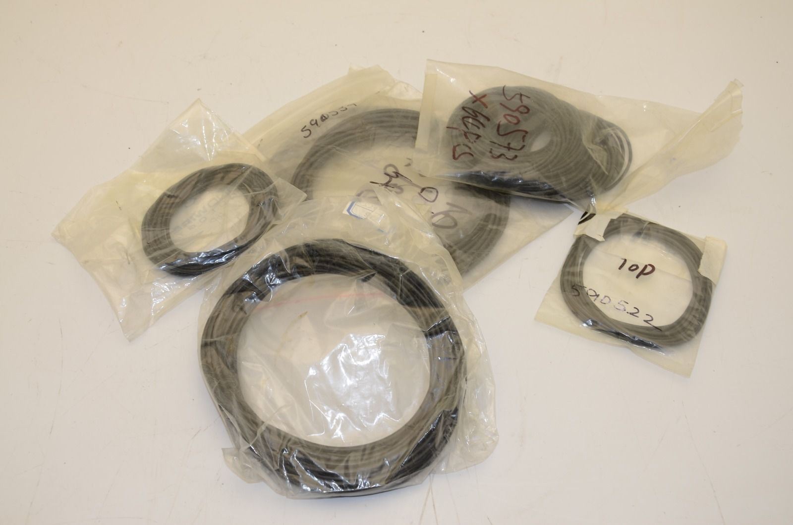 Rubber O-Rings 1/8" & 3/32" Thickness x 3", 5.5" & 11" Diameters - Lot of 100