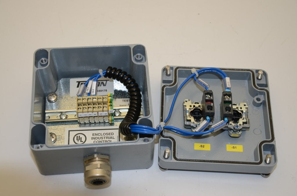 Cast Aluminum Electrical Enclosure 115mm x 55mm x 80mm ID, 2-Switch