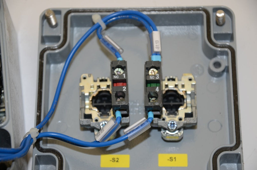 Cast Aluminum Electrical Enclosure 115mm x 55mm x 80mm ID, 2-Switch