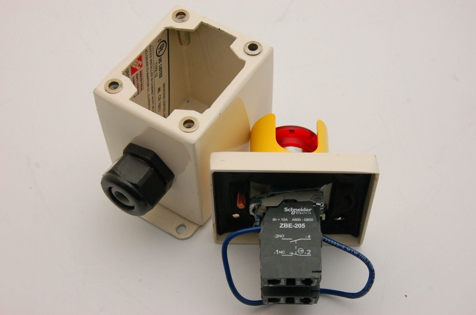 Schneider ZBE-204/ ZBE-205 Contact Blocks Push Pull Switch Enclosure Red Stop