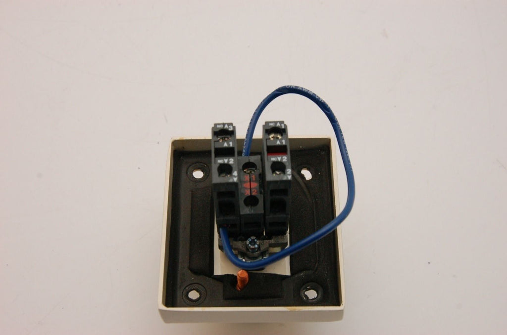 Schneider ZBE-204/ ZBE-205 Contact Blocks Push Pull Switch Enclosure Red Stop