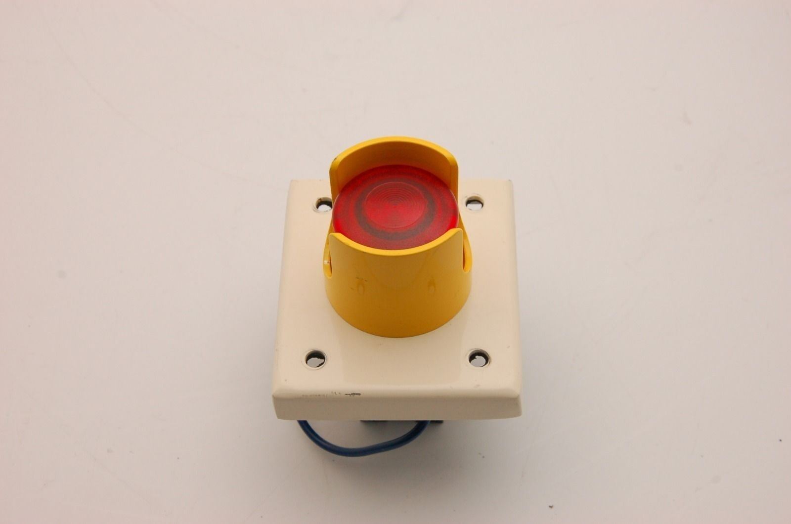 Schneider ZBE-204/ ZBE-205 Contact Blocks Push Pull Switch Enclosure Red Stop