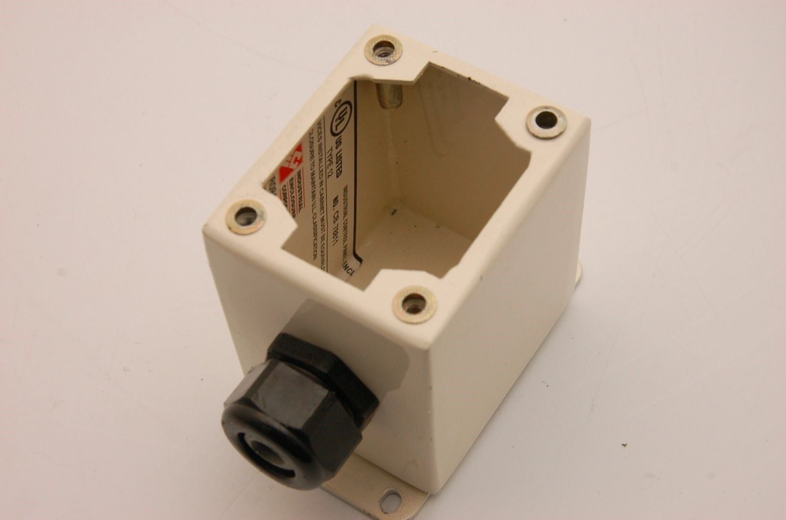 Schneider ZBE-204/ ZBE-205 Contact Blocks Push Pull Switch Enclosure Red Stop