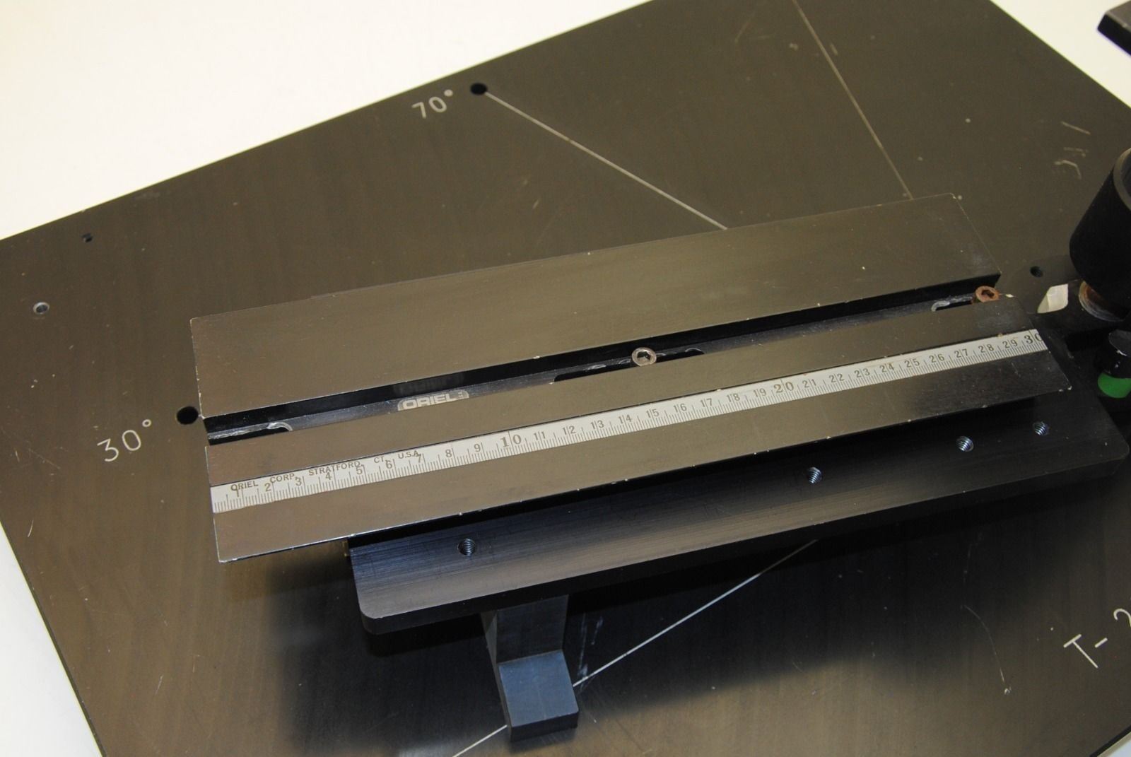 Oriel Newport Optical Positioning Platform, 24"L x 18"W, Rotary Mount