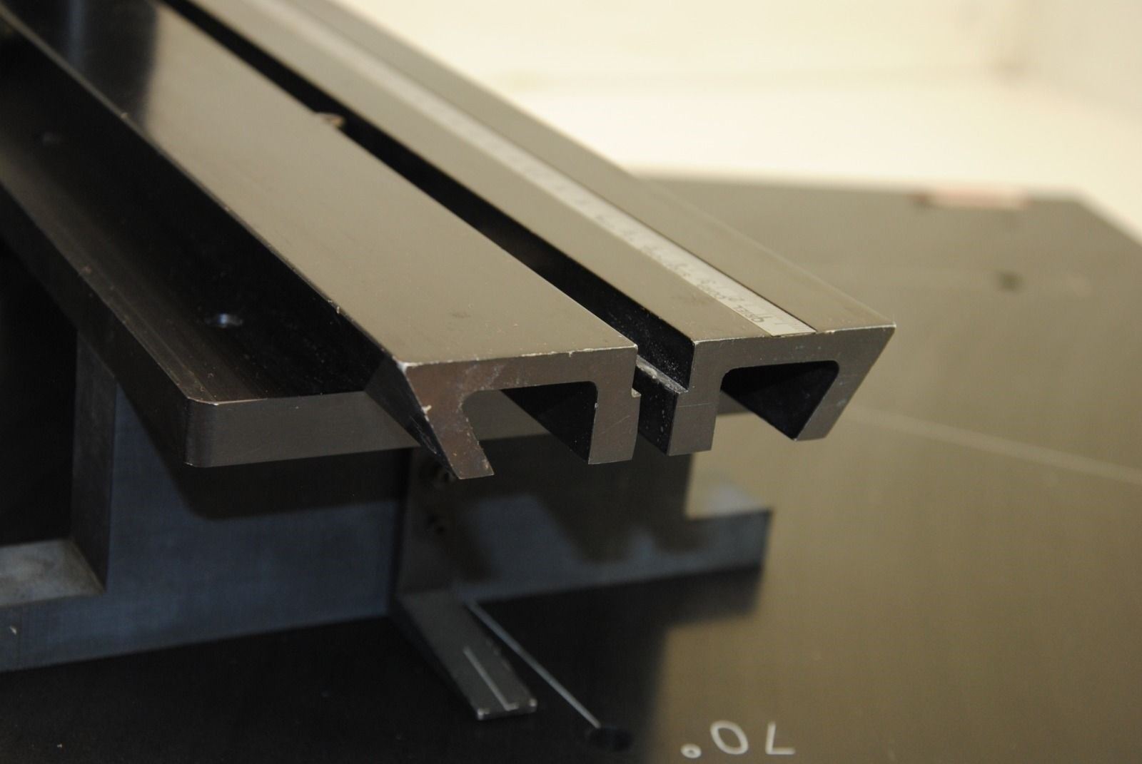 Oriel Newport Optical Positioning Platform, 24"L x 18"W, Rotary Mount