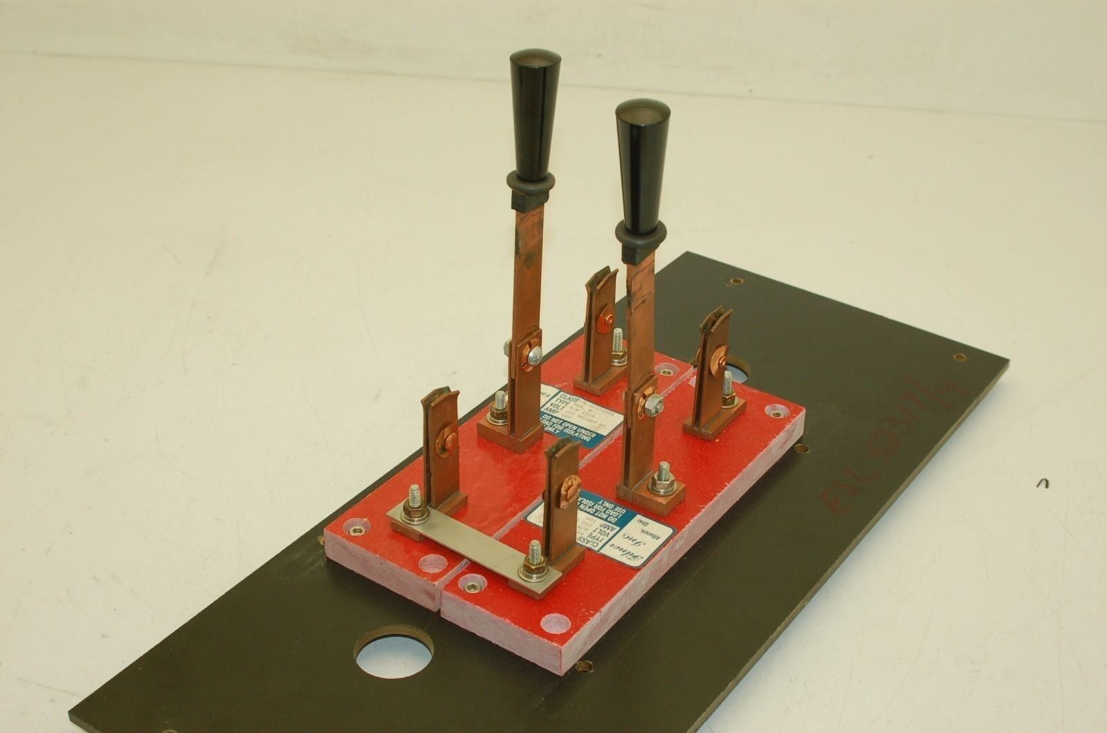 Filnor Knife Switch, G-112084, Double Unit with cover, 250VDC/480VAC, 100A