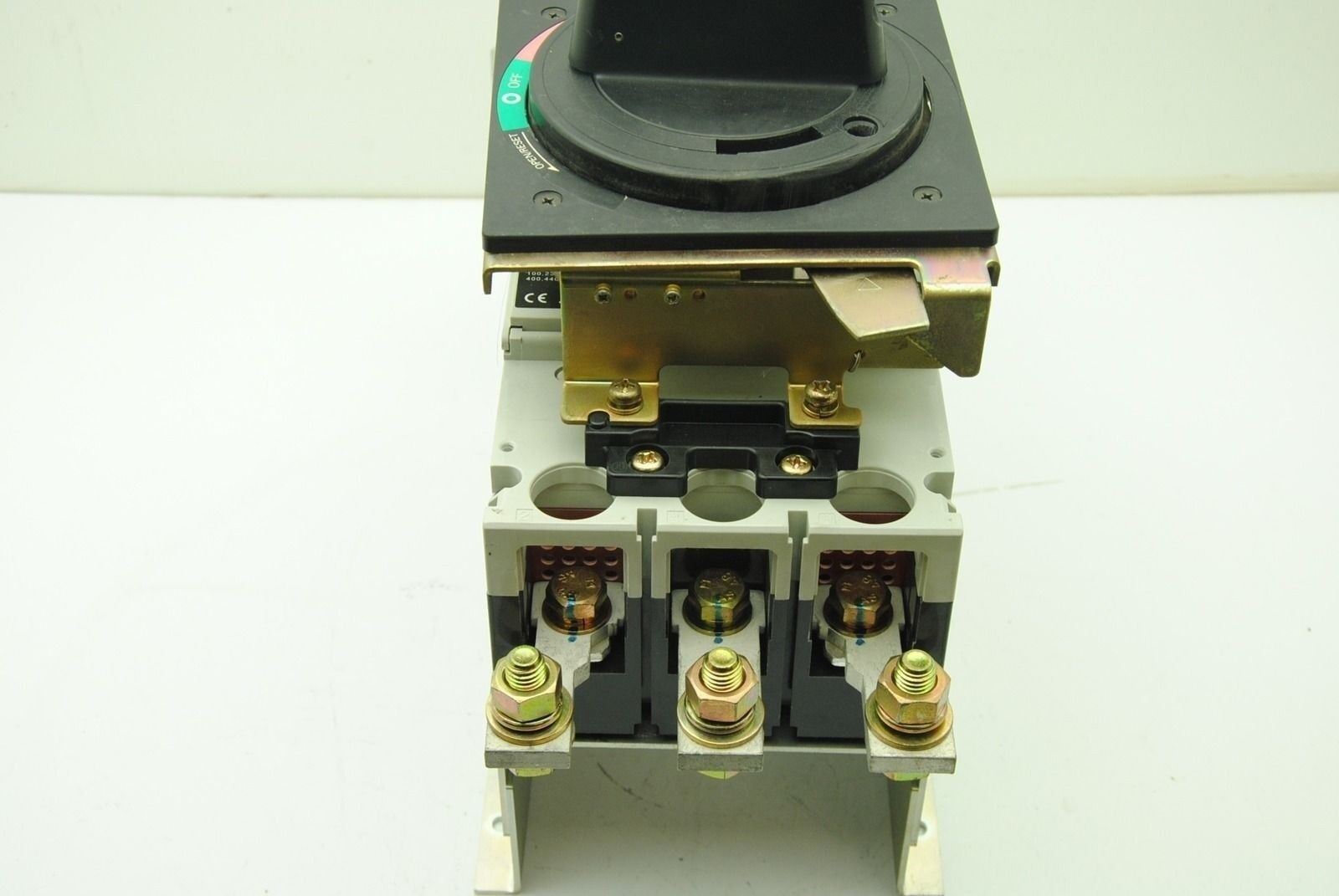 FUJI ELECTRIC FA EG403C Earth Leakage Circuit Breaker 300A 440V w/ Terminal Lugs