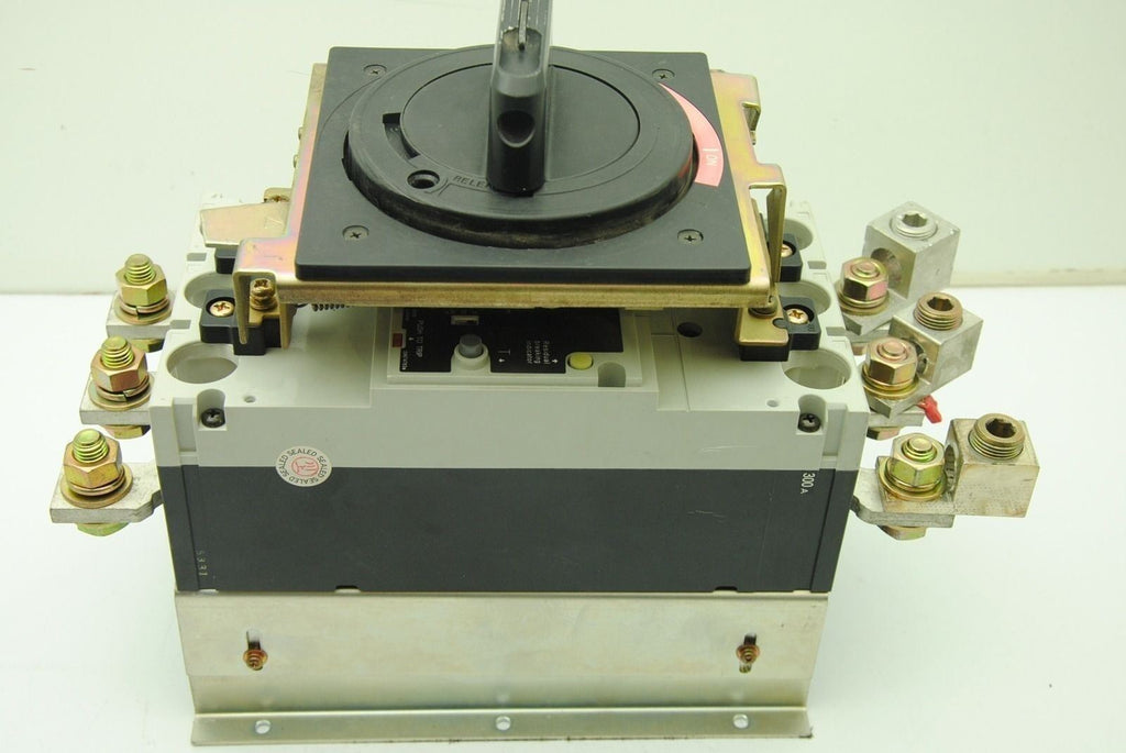 FUJI ELECTRIC FA EG403C Earth Leakage Circuit Breaker 300A 440V w/ Terminal Lugs