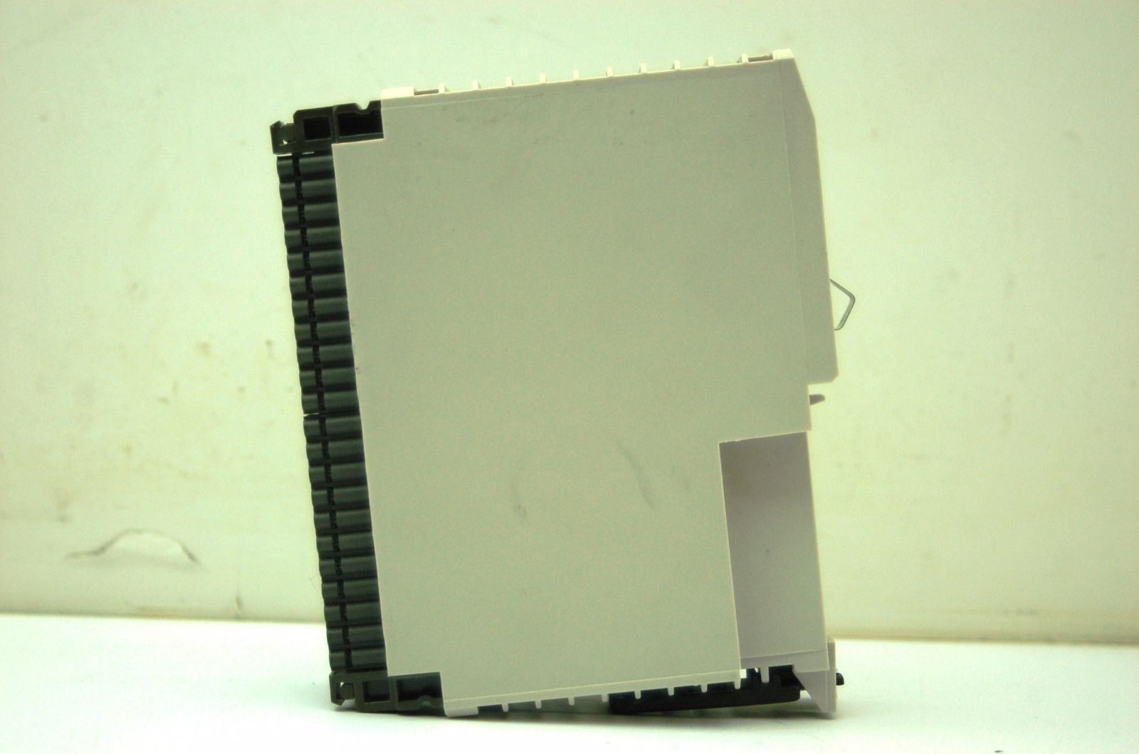 Schneider AS-BDAP-216N 2x8 24 VDC Out 0.5 A Current Source