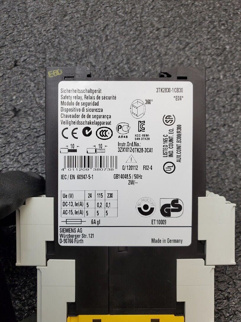 Siemens Sirius 3TK2830-1CB30 Safety Relay Relay Release Circuits 24V AC/DC