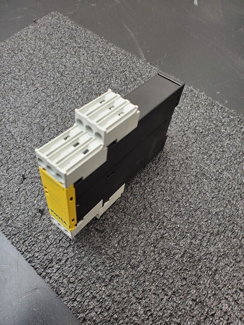 Siemens Sirius 3TK2830-1CB30 Safety Relay Relay Release Circuits 24V AC/DC