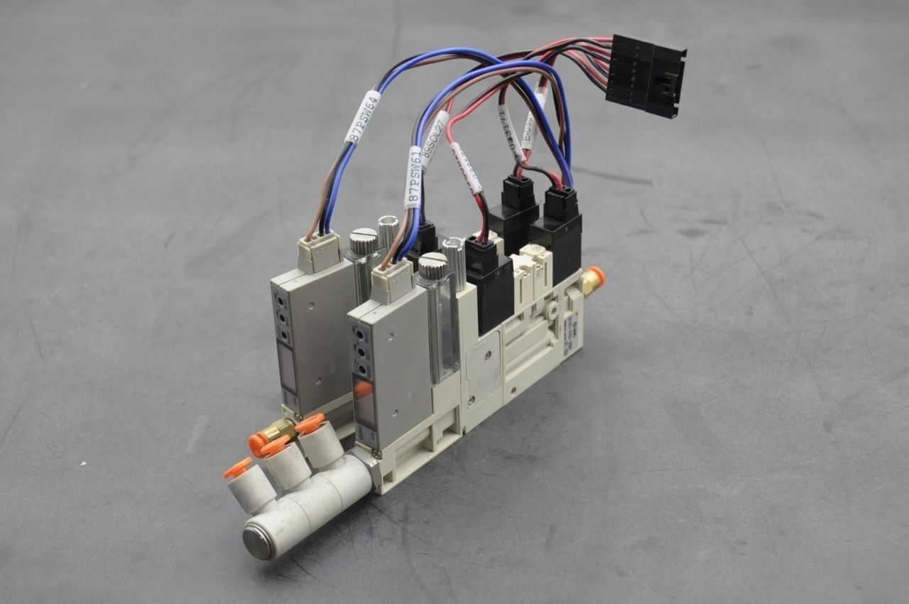SMC ZQ1101U-K15L0-D52CN ZQ Vacuum Ejector Digital Pressure Sensor Lot of 2