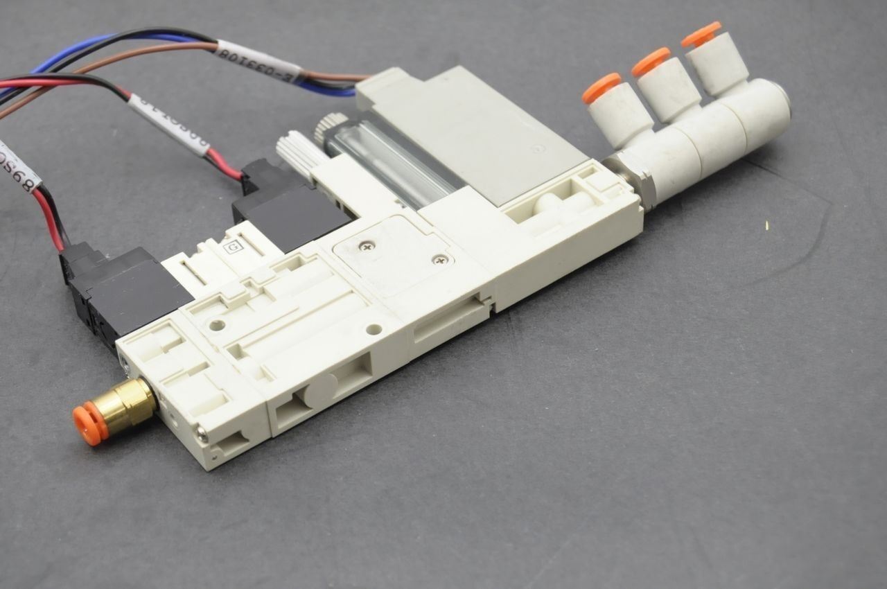 SMC ZQ1101U-K15L0-D52CN ZQ Vacuum Ejector Digital Pressure Sensor Lot of 2