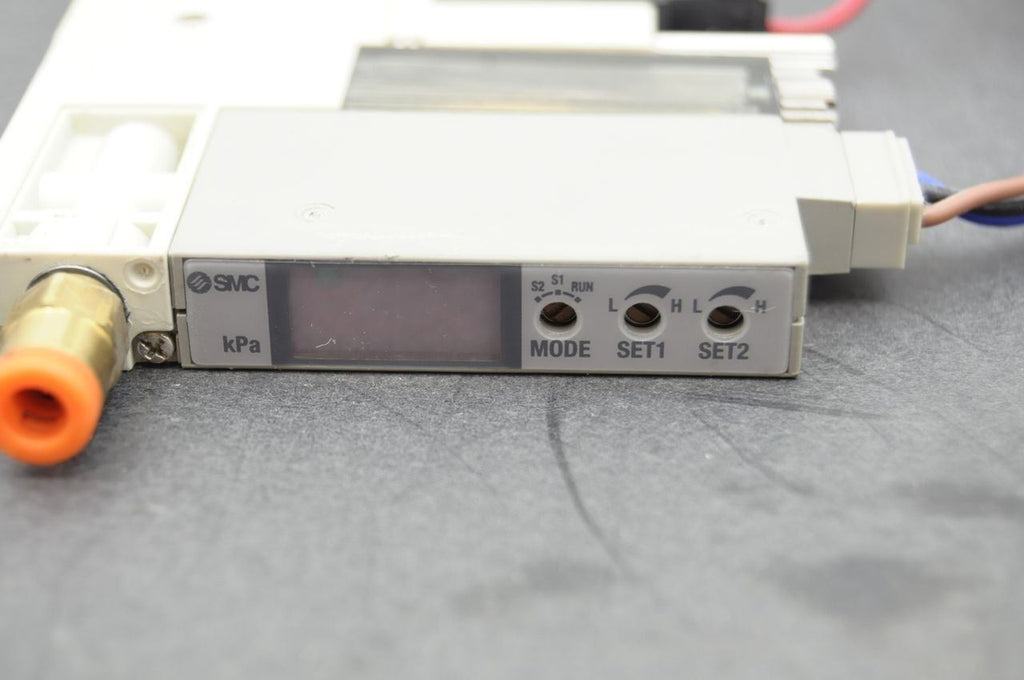 SMC ZQ1101U-K15L0-D52CN ZQ Vacuum Ejector Digital Pressure Sensor Lot of 2