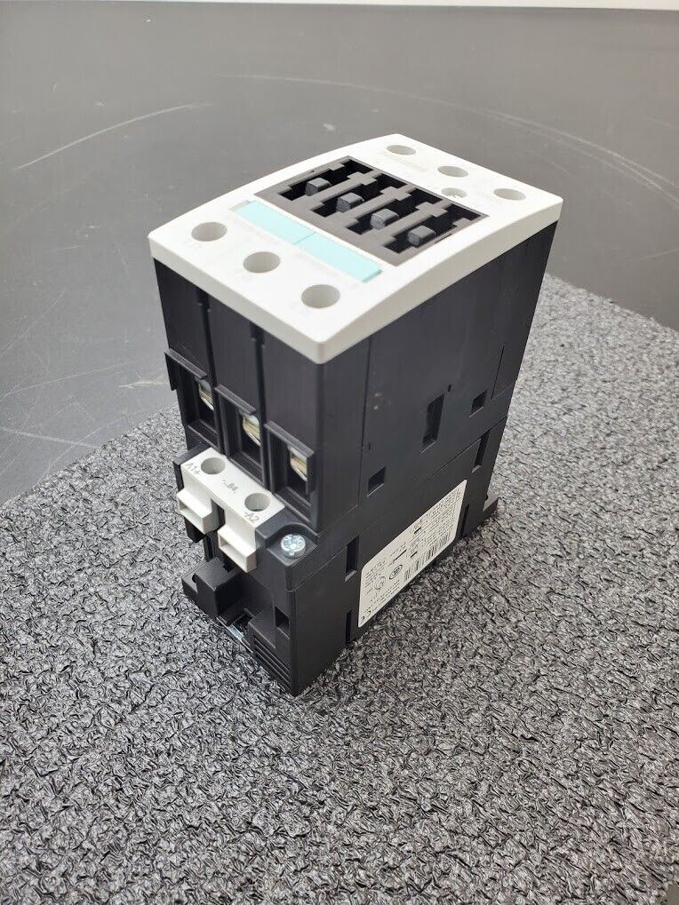 Siemens 3RT1033-1BB40 Contactor 230-600V 4 Pole 24VDC Coil 1/3PH DIN 5HP 10HP