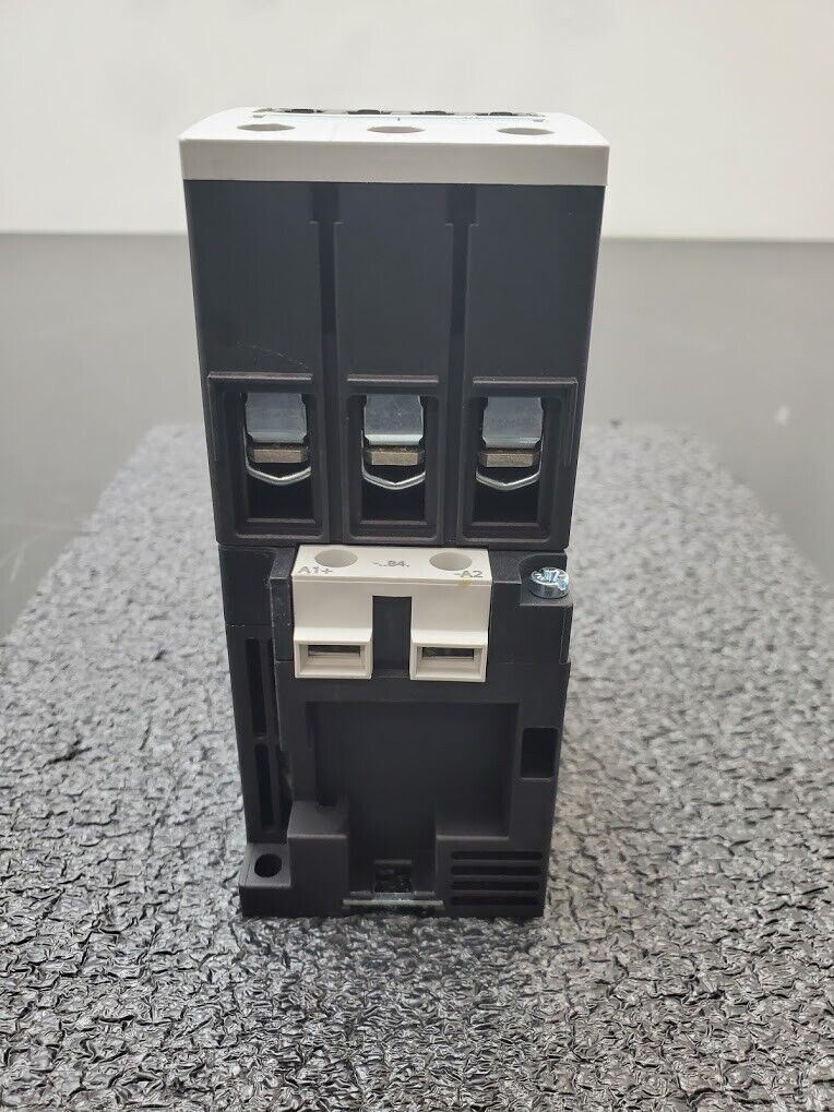 Siemens 3RT1033-1BB40 Contactor 230-600V 4 Pole 24VDC Coil 1/3PH DIN 5HP 10HP