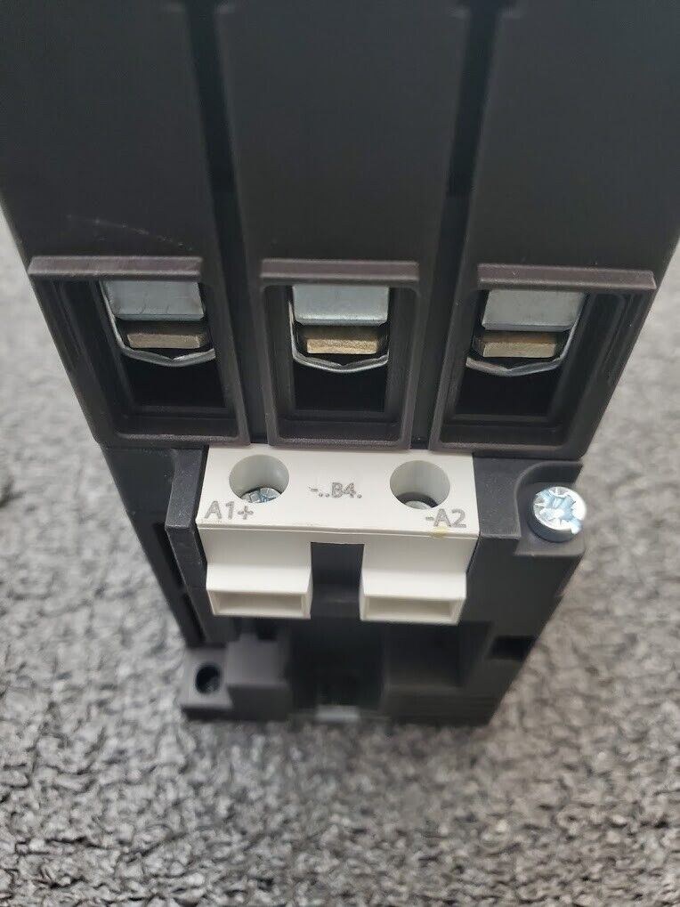 Siemens 3RT1033-1BB40 Contactor 230-600V 4 Pole 24VDC Coil 1/3PH DIN 5HP 10HP