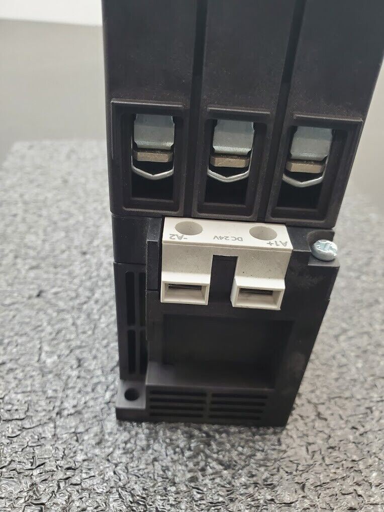 Siemens 3RT1033-1BB40 Contactor 230-600V 4 Pole 24VDC Coil 1/3PH DIN 5HP 10HP
